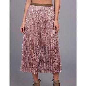 Women’s Mid-length Pleaded Skirt